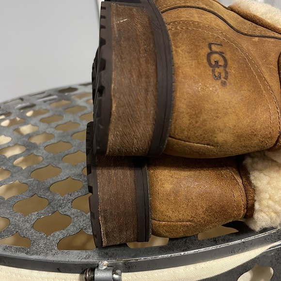 Women’s UGGS - Picture 5 of 11